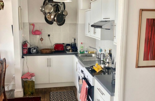 St Leonards-On-Sea Apartment | Seafront, direct ocean view, beautiful balcony, spacious flat