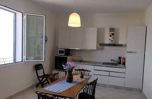 Porticello Apartment | Seafront house Le Finestre Sul Mare with balcony