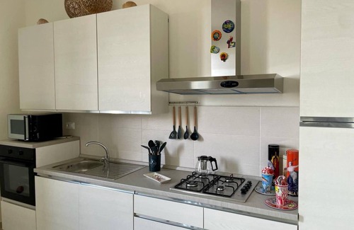 Porticello Apartment | Seafront house Le Finestre Sul Mare with balcony
