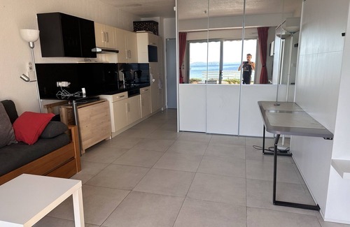 Toulon - Hyeres Apartment | Seafront studio with a stuning view, Résience Bona vue mer panaramique