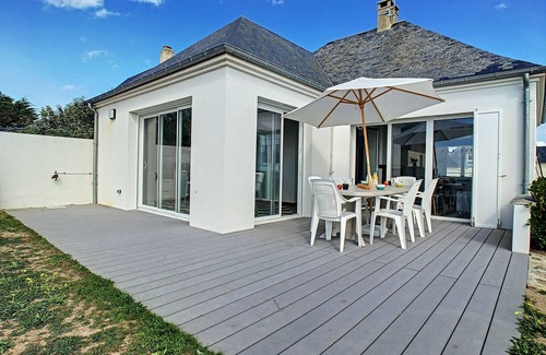 Hauteville-sur-Mer House | SEAFRONT VILLA SLEEPS 7