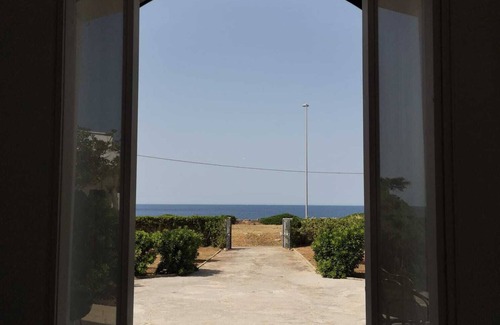 Capilungo Villa | Seafront villa