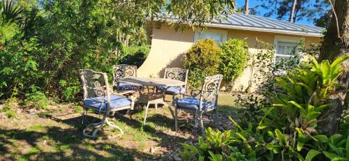Central Naples Apartment | Seagate Cottage
