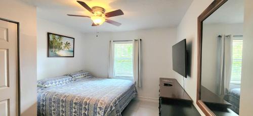 Central Naples Apartment | Seagate Cottage