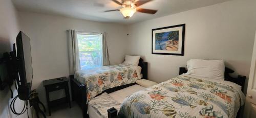 Central Naples Apartment | Seagate Cottage