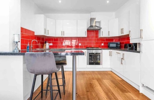 Dundee Apartment | Seagate Heights. Large, stylish, city centre flat.