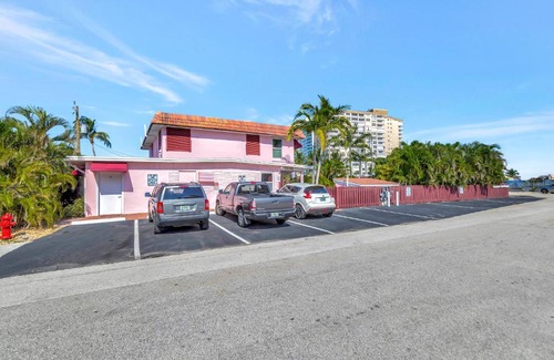 Pompano Beach Hotel | Seahorse Guesthouse