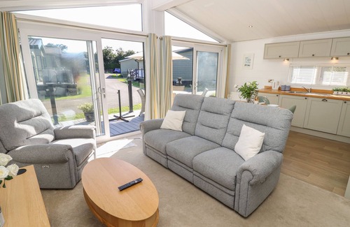 New Forest District Cottage | SEAHORSE LODGE, family friendly, with pool in Downton, Hampshire