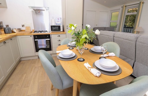 New Forest District Cottage | SEAHORSE LODGE, family friendly, with pool in Downton, Hampshire