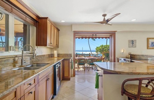 Kahaluu Bay Apartment | Seahorse Luxury Suite at Seaspray Ocean View