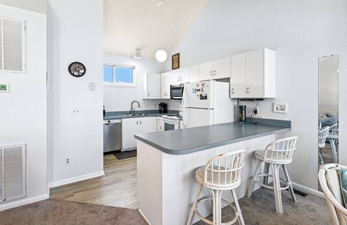 Ocean Sands House | Sealoft Village Retreat – Pool & Beach Access