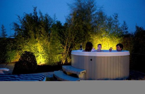 Koksijde House | SeaNooz - Wellness overnachting met privé bioscoop aan een meer