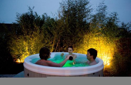 Koksijde House | SeaNooz - Wellness overnachting met privé bioscoop aan een meer