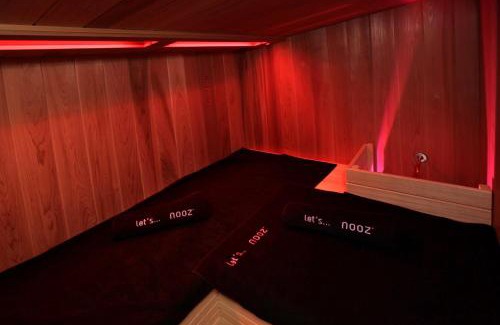 Koksijde House | SeaNooz - Wellness overnachting met privé bioscoop aan een meer