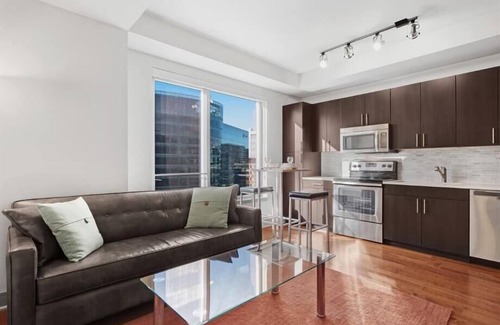 Pacific Terrace Apartment | Seaport Village 1 BR | gym | fully furnished