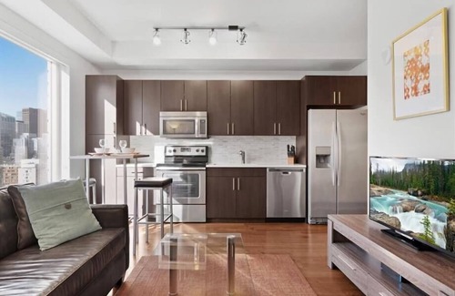 Pacific Terrace Apartment | Seaport Village 1 BR | gym | fully furnished