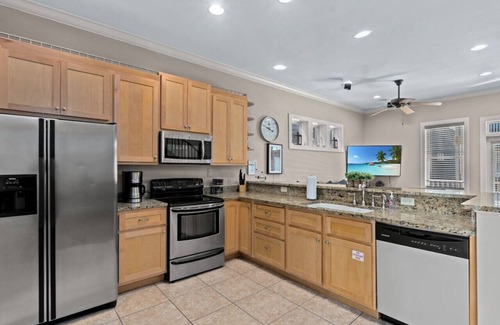 Crescent Beach House | SeaRenity Shores: Snowbirds Welcome, Dogs OK, CommPool, FREE Pie 4 Nov Stays!