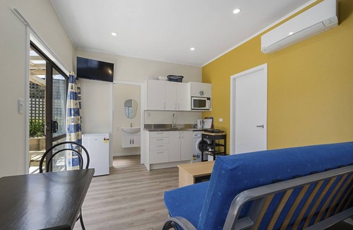 Waikanae House | Searenity - Waikanae Beach Holiday Home