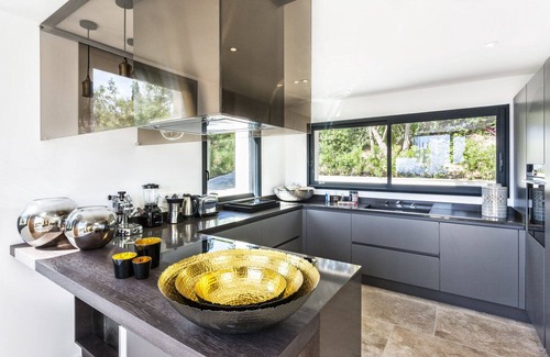 La Croix-Valmer Villa | Seaside Bliss: Villa Colibri's Luxe Escape