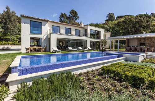 La Croix-Valmer Villa | Seaside Bliss: Villa Colibri's Luxe Escape