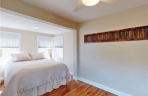 Pine Point House | Seas The Day | 3 Minute Walk to Beach | Outdoor Shower | Bayley Vacation Rentals