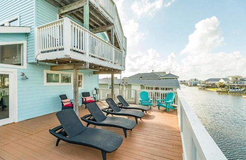 Isla Del Sol House | Seas the Day - Amazing 360 Water Views from Tallest Deck in the Area - Easy Walk to Beach