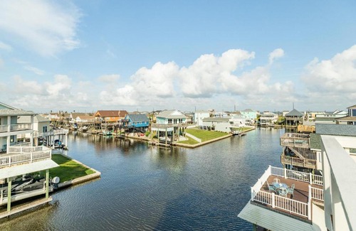 Isla Del Sol House | Seas the Day - Amazing 360 Water Views from Tallest Deck in the Area - Easy Walk to Beach