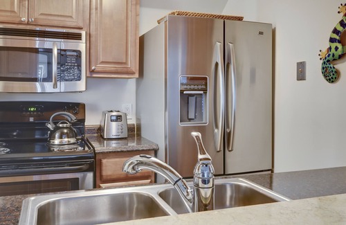 Truman Annex Condo | ~ SEAS THE DAY ~ Nestled in a gated community by Fort Zachary Taylor beach!