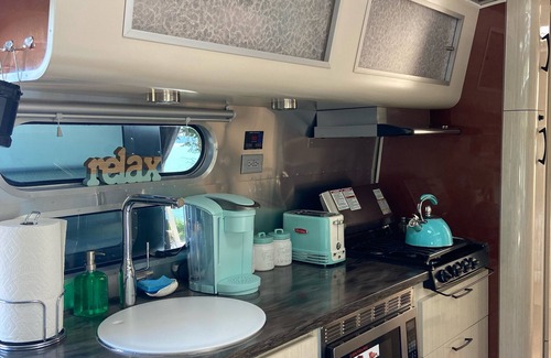 Camano Island House | "Seas the Moment" AIRSTREAM International SEA-RENITY Beach WATERFRONT & Kayaks