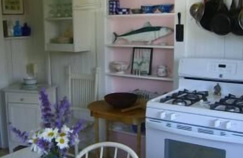 Mid-Coast and Islands House | Seascape Cottage- Presenting Ocean Views, Resort amenities, Sleeps 10