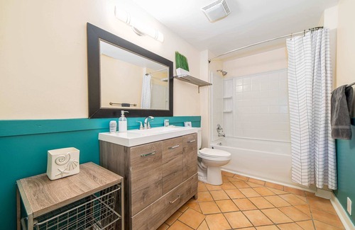 Chic's Beach Apartment | Seascape Lux Suite / Newly Renovated