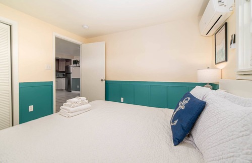 Chic's Beach Apartment | Seascape Lux Suite / Newly Renovated