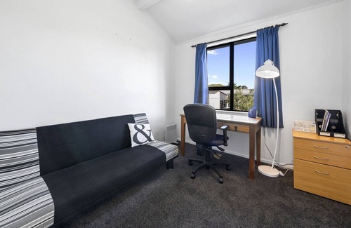Waitarere Beach House | Seashell Cottage - Waitārere Beach Holiday Home