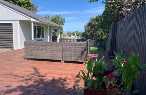 Waitarere Beach House | Seashell cottage