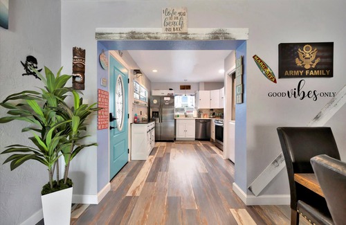 Treasure Island Apartment | Seashell Suite, WATERFRONT, 2B Pet Friendly, Dock!
