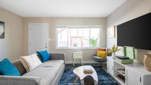 Village of La Jolla Apartment | Seashore Buyout by AvantStay Sleeps 21 7 Spaces
