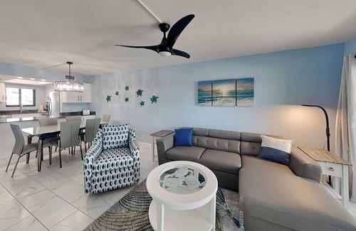 Mid Island Condo | Seaside 103 | Stylish Condo w/Stunning Views