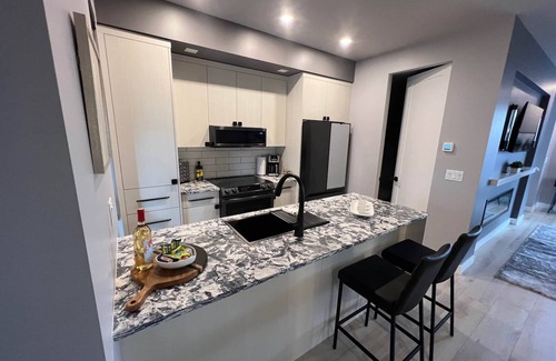 Regional District of Nanaimo House | Seaside 2 bdrm end unit townhome