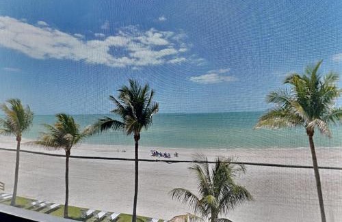 Mid Island Apartment | Seaside 304