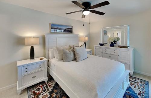 Mid Island Apartment | Seaside 304