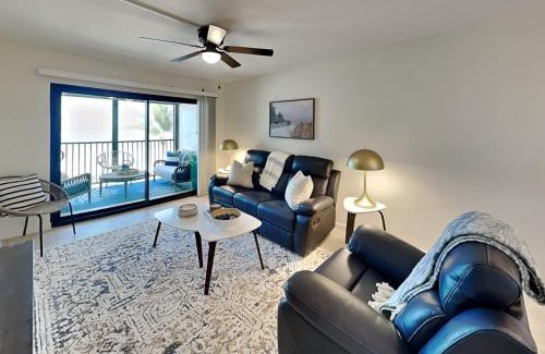 Mid Island Apartment | Seaside 304