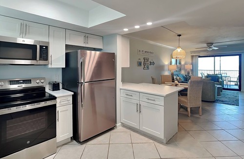 Mid Island Condo | Seaside 305 | Renovated Beachfront Retreat with Stunning Views & Beach Access!