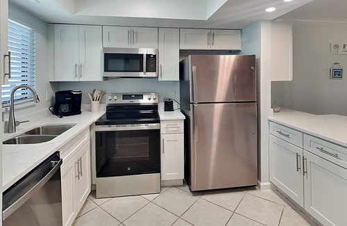 Mid Island Condo | Seaside 305 | Renovated Beachfront Retreat with Stunning Views & Beach Access!
