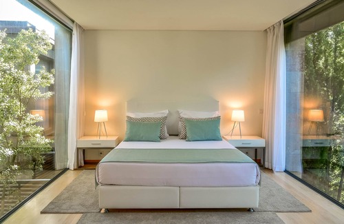 Carvalhal Hotel | Seaside Adventure: Beach Houses with Tennis, Near Sado Emotion - Free Parking!