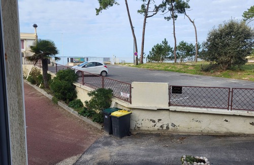 Meschers-sur-Gironde Apartment | Seaside apartment with garden