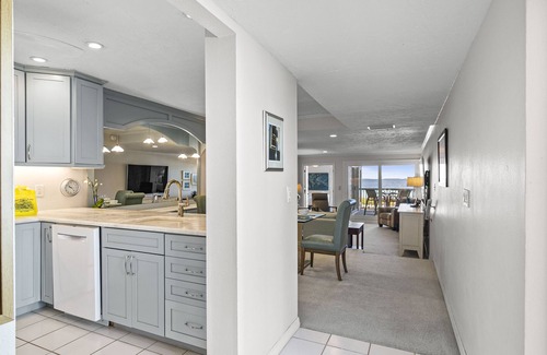 Holmes Beach Condo | Seaside Beach House 105 Gulf Front Condo Pool Unforgettable Sunset Views