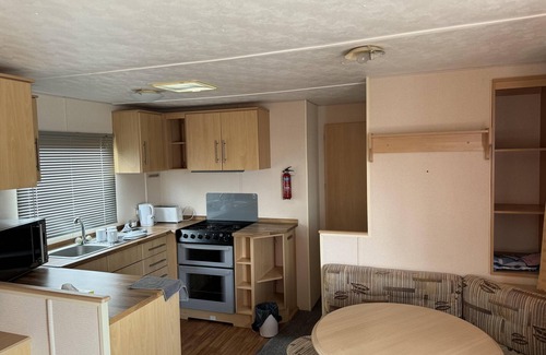 Leysdown-on-Sea House | Seaside Bliss Retreat in Heart of Isle of Sheppy
