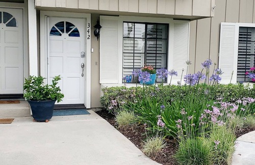 Old Towne House | Seaside Breeze VIlla walk to beach/pool and spa