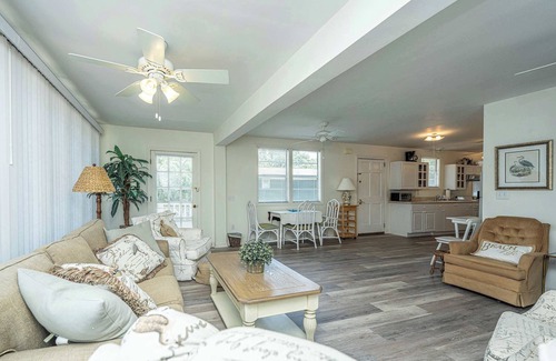 Folly Beach House | 🌊 Seaside Charm at Folly Beach – Cozy 1BR Cottage with Private Dock 🏡