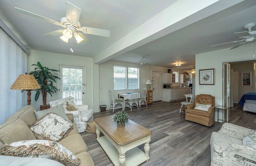 Folly Beach House | 🌊 Seaside Charm at Folly Beach – Cozy 1BR Cottage with Private Dock 🏡